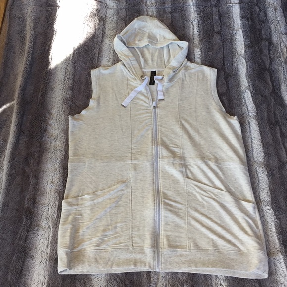 Yogalicious Sleeveless Zip Up Hoodie - Picture 3 of 12